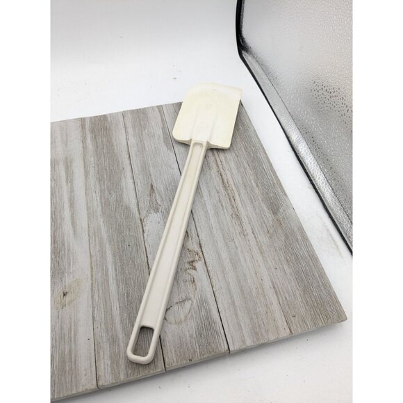 Rubbermaid 1905 Scoop Scraper White Spatula 13 1/2" Long - Picture 4 of 9